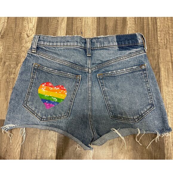 Abercrombie & Fitch High-Rise "The Mom Short"  Sequin Heart Pocket (Size 2 / 26) - Picture 1 of 9